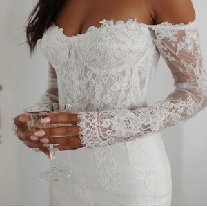 UNTAMED PETALS BY AMANDA JUDGE Off-the-Shoulder White Lace Bridal Gown